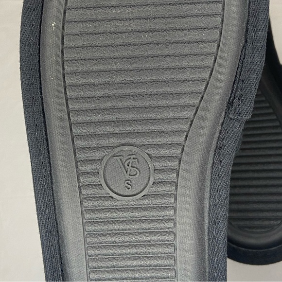 Victoria's Secret Sleep Pom-Pom Pretty Slippers Black Small (5/6) NWOT - Picture 6 of 10